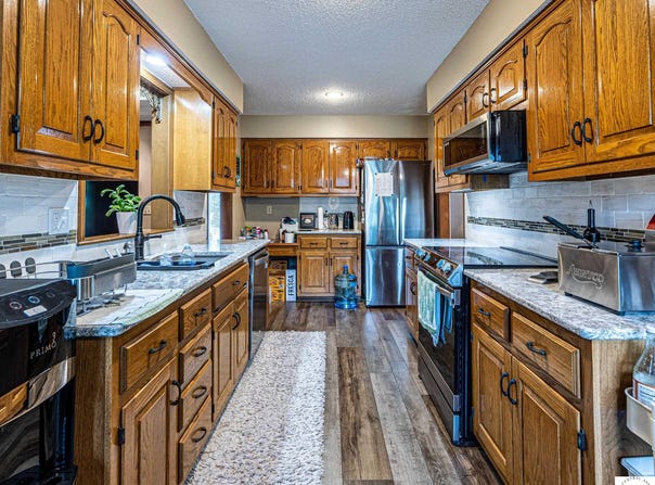 1804 S Nicklaus Drive, Clinton, MO 64735
