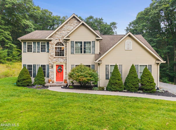 13604 S Eagle Valley Road, Tyrone, PA 16686