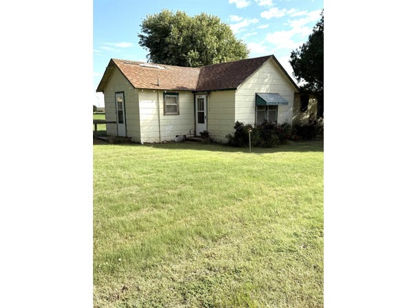 225 E Wheat St, Goltry, OK 73739
