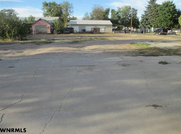 525 E OVERLAND, SCOTTSBLUFF, NE 69361
