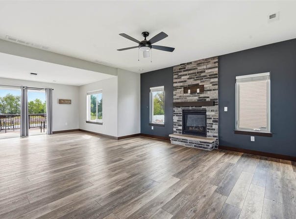 903 Carl Ct, Solon, IA 52333