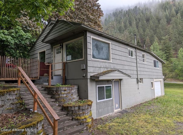 908 S Division St, Wardner, ID 83837