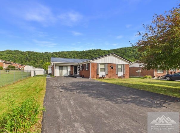 403 Ridgeway Drive, BLUEFIELD, VA 24605