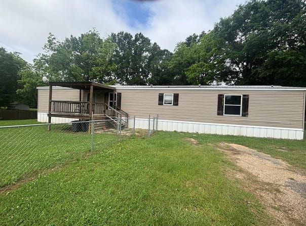 208 S Pine St., SANDERSVILLE, MS 39477