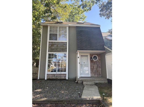 10 Cedar Ct, Somers Point, NJ 08244