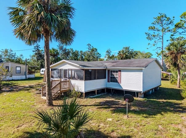 105 Ninth St, Steinhatchee, FL 32359