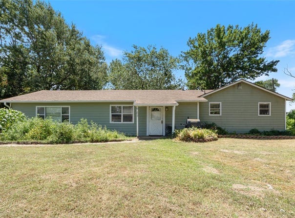 613 W Arkansas Street, Gentry, AR 72734