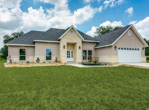 716 County Road 6847, Lytle, TX 78052