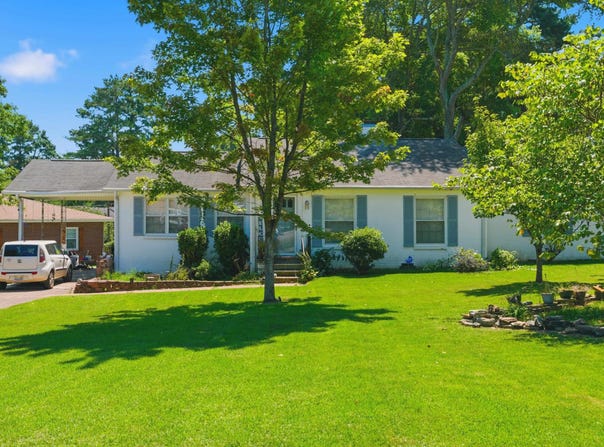 302 Park Ln, Florence, AL 35630