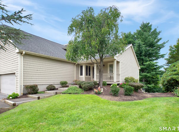 12 Boulevard Drive, Danbury, CT 06810