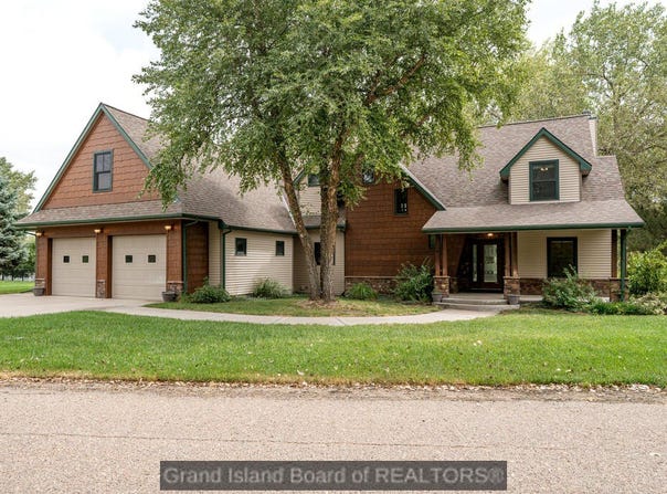 51 Sonja Dr, Doniphan, NE 68832