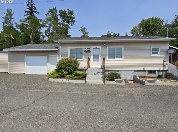 486 NW 2ND St, Dufur, OR 97021