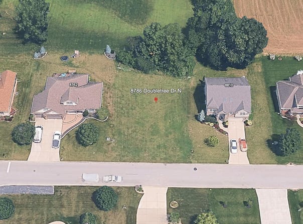 8786 Doubletree Drive N, Crown Point, IN 46307