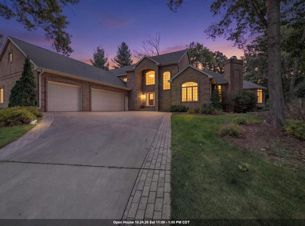 1935 E TELEMARK Circle, GREEN BAY, WI 54313