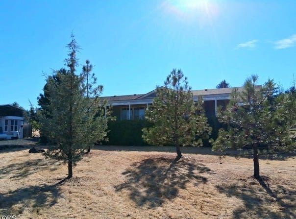 63 Rogue River Drive, Eagle Point, OR 97524