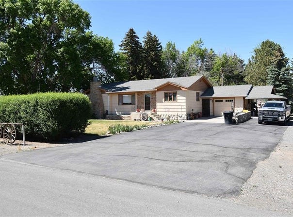 969 Lane 9, Powell, WY 82435