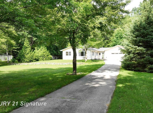 10293 Carr Road, Saint Charles, MI 48655-8627