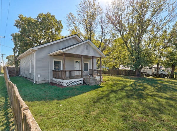 1352 N Ethyl Avenue, Springfield, MO 65802