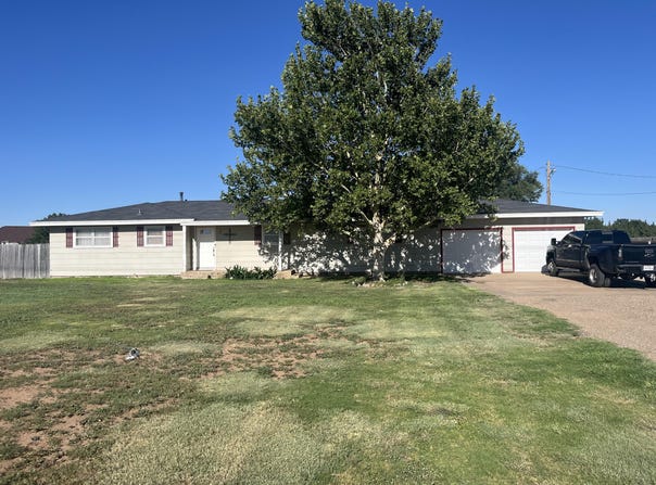 853 County Road R, Plainview, TX 79072