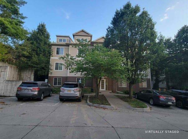 1820 W Benton St #301, IowaCity, IA 52246