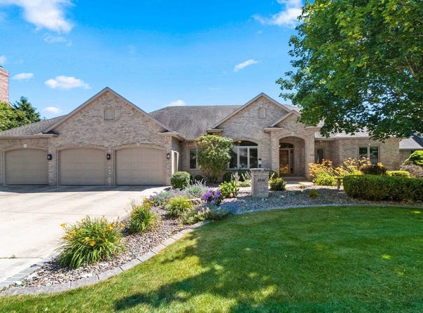 3036 WARM SPRINGS Drive, GREEN BAY, WI 54311