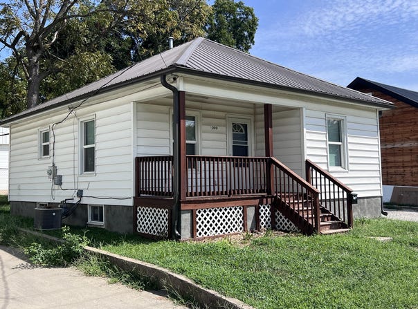 209 4th St, Carrollton, MO 64633