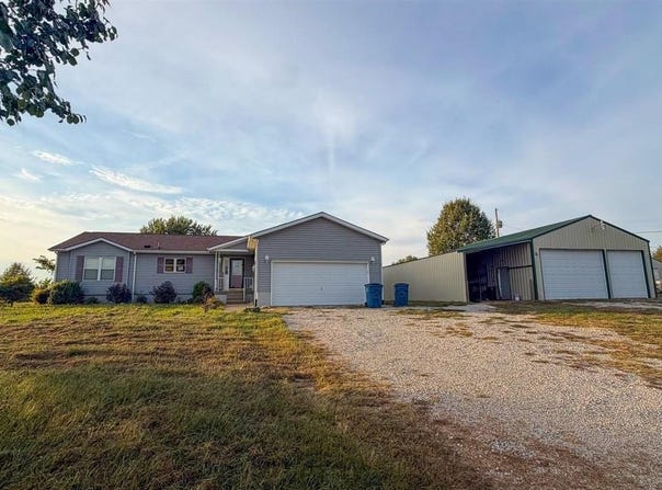 90 Meadow Vale Court, Vine Grove, KY 40175