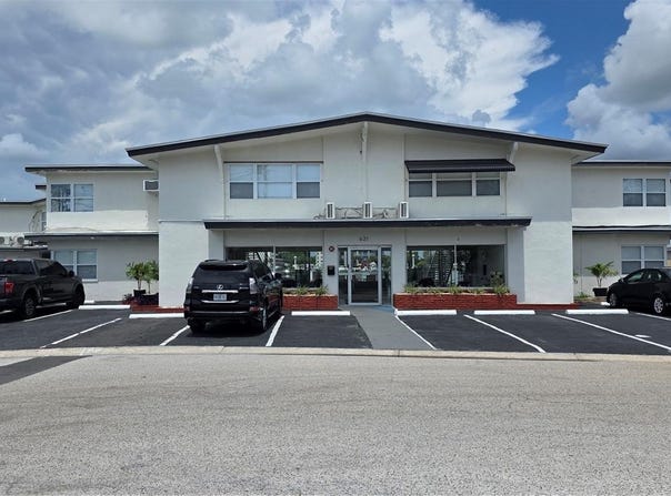 621 BAY ESPLANADE, CLEARWATER BEACH, FL 33767