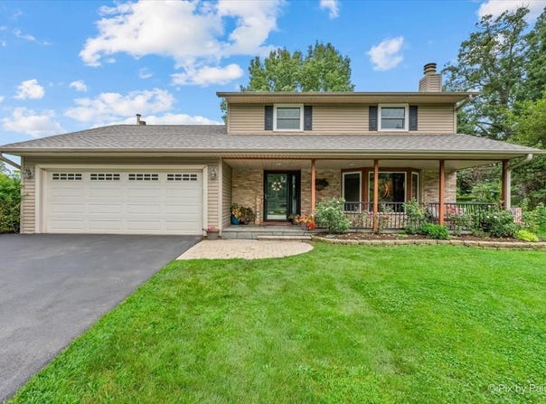 38W686 Ridgewood Lane, Elgin, IL 60124