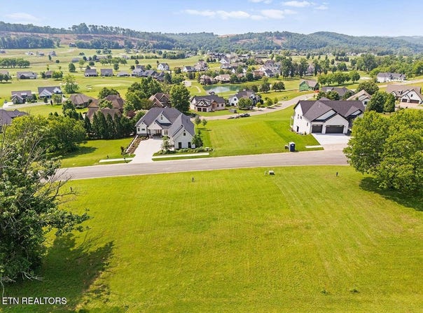 1740 Eagle Point Drive, Loudon, TN 37774