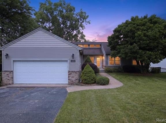 2805 Coral, Brighton Twp, MI 48114