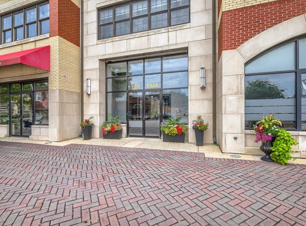10 E Burlington Street, Riverside, IL 60546