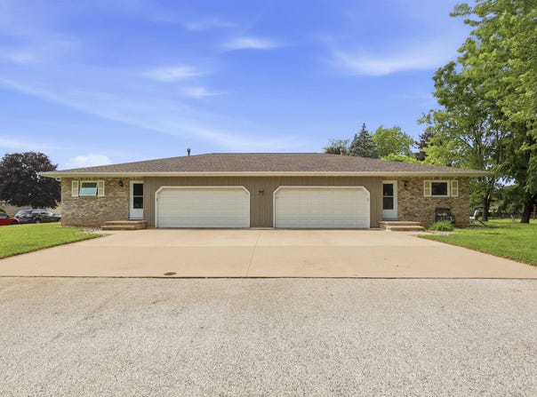2605 W BIG BEND Drive, APPLETON, WI 54914-1560