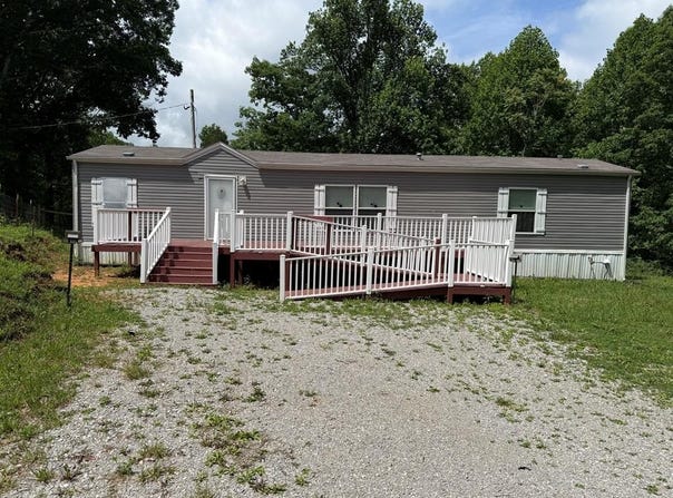 1366 Pearl Hinds Road, Jamestown, TN 38556