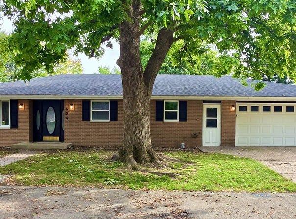 404 Sunset Drive, Heyworth, IL 61745