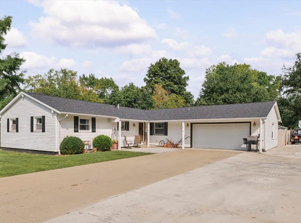 4 Cherry Lane, Villa Grove, IL 61956