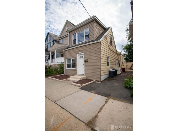 66 Comstock Street, New Brunswick, NJ 08901