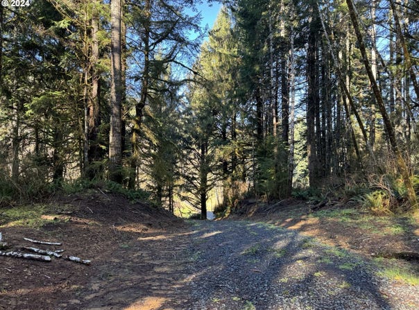 2 HILLTOP Dr, Lakeside, OR 97449