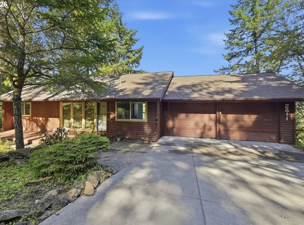 2811 TIMBERLINE Dr, Eugene, OR 97405