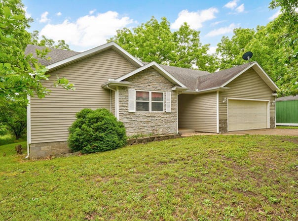 21445 Lawrence 2074, Ash Grove, MO 65604