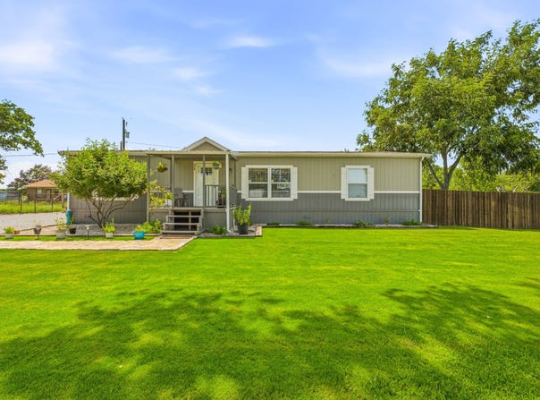 936 Apache Drive, De Leon, TX 76444