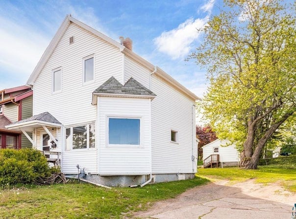 1027 E 9th St, Duluth, MN 55805