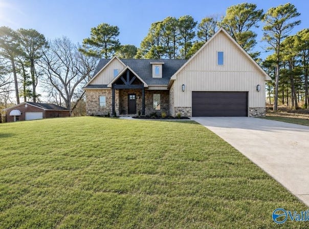 687 Oakview Circle, Killen, AL 35645