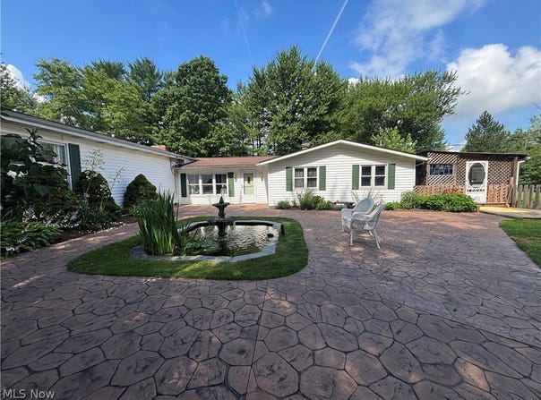 385 Cochran Road, Aurora, OH 44202