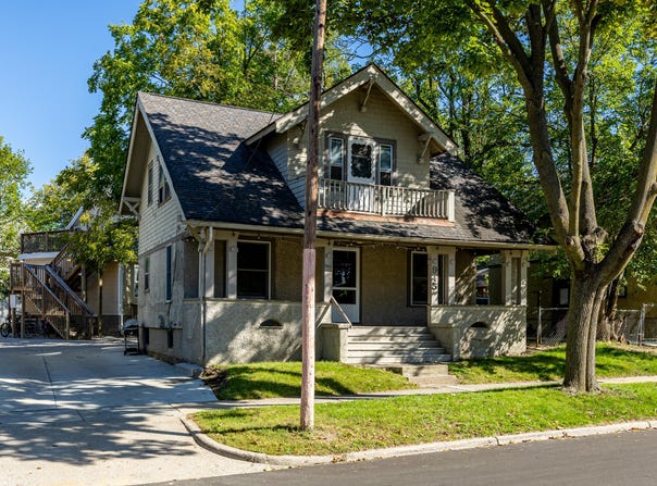 945 Dewey Avenue, Ann Arbor, MI 48104