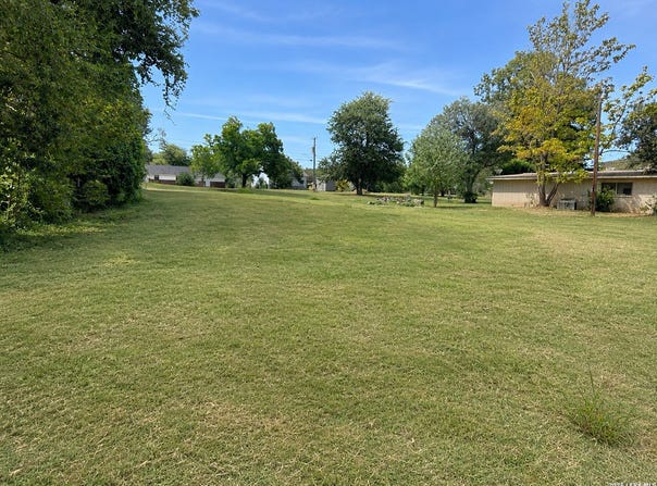 105 Navasota, Seguin, TX 78155