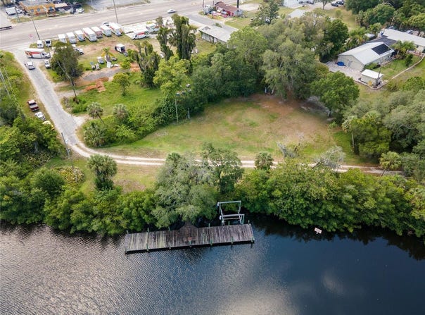 102 DICKMAN Drive SW, RUSKIN, FL 33570