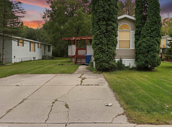 225 Warwick Way, Auburn Hills, MI 48326