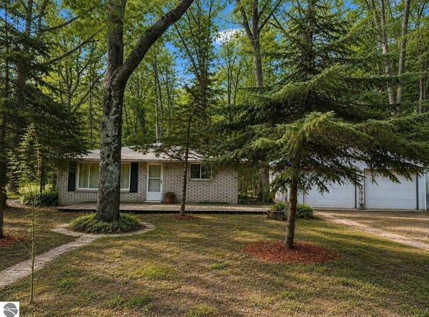 8903 Vagabond Lane, Interlochen, MI 49643-9532