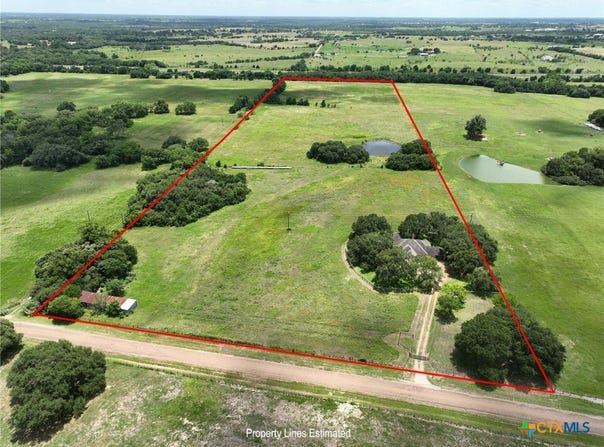 1552 Holub Road, Schulenburg, TX 78956